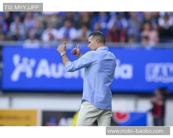 范佩西以教练身份为儿子首秀做决定表达期待与责任感